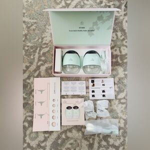 Zomee Fit Wearable Hands Free Breast Pump Brand New